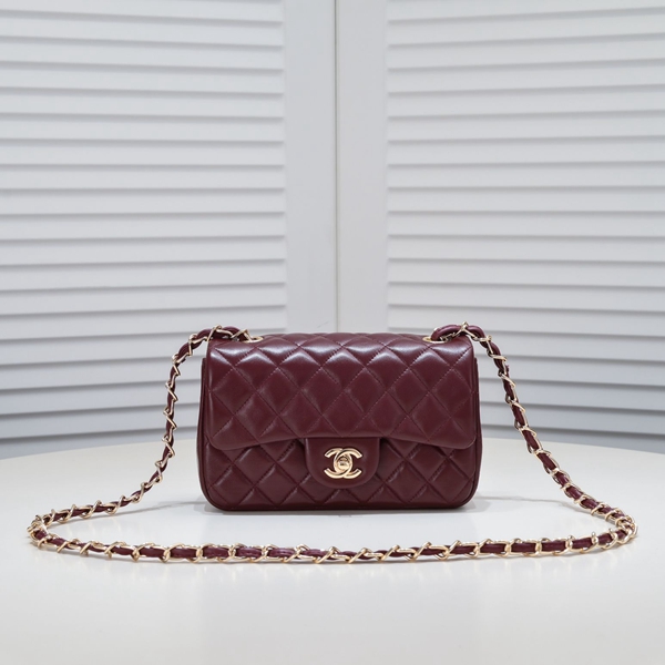 シャネルバッグ正面デザイン